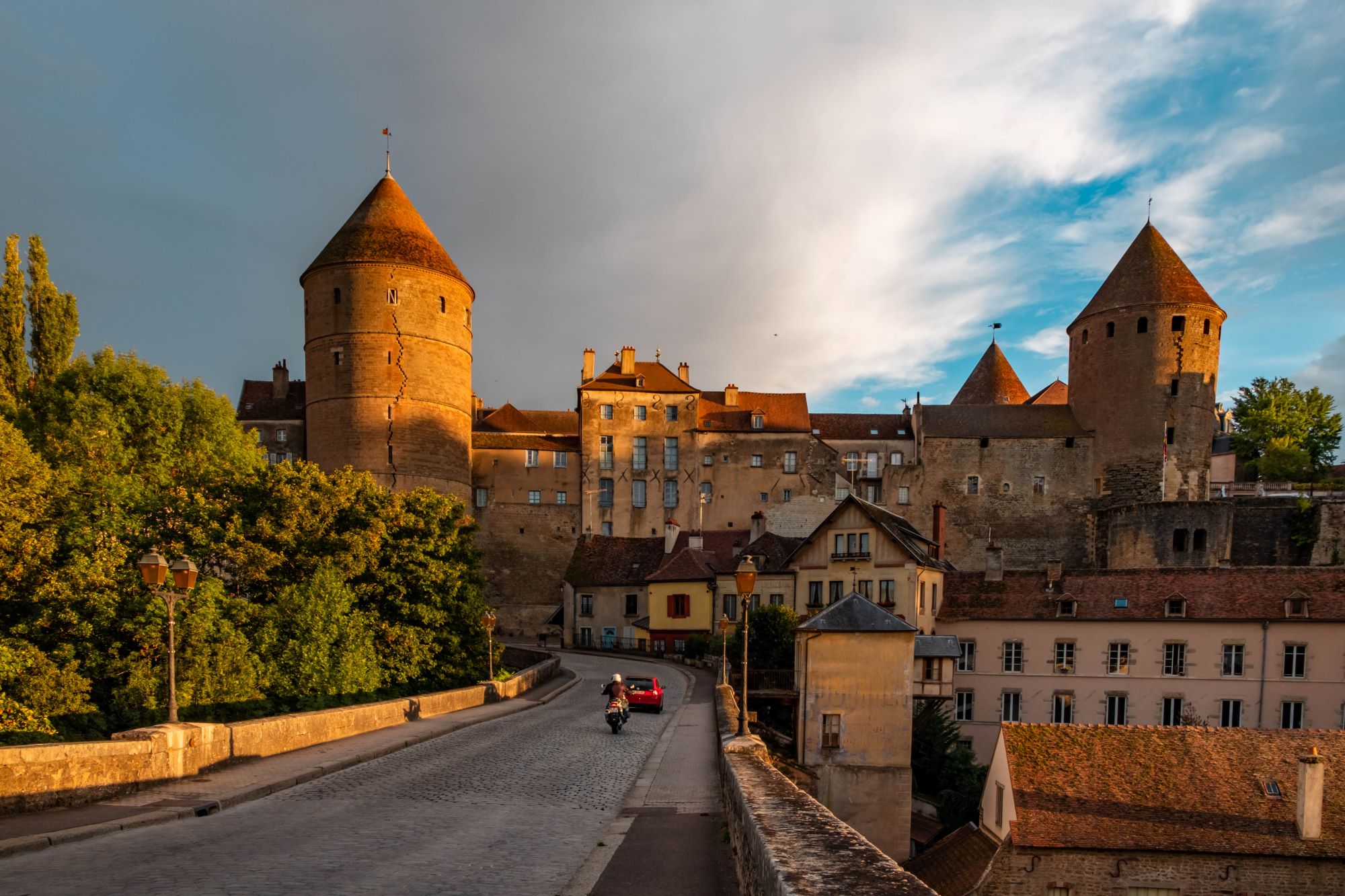 Замки, аббатства и шато. Аутентичные исторические городки и деревни Франции, где словно попадаешь в прошлое